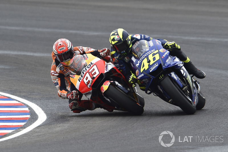 Marc Marquez, Repsol Honda Team, Valentino Rossi, Yamaha Factory Racing se touchent