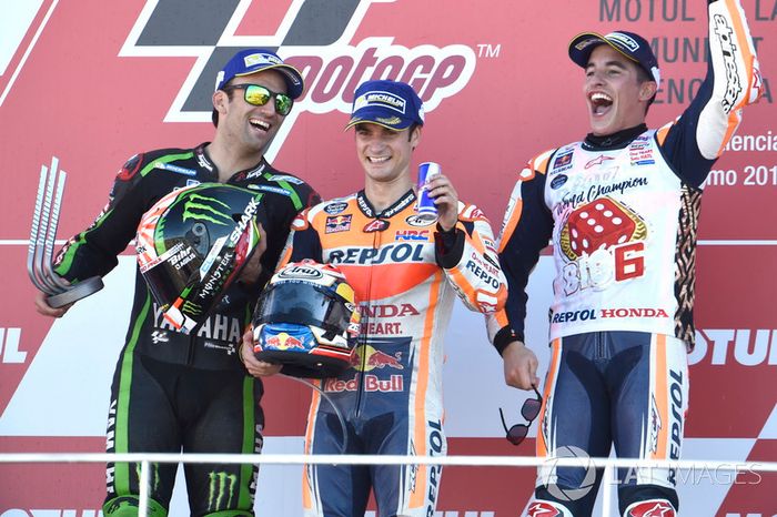 102. Gran Premio de Valencia - Cheste. Tercer lugar, Marc Márquez, segundo lugar Johann Zarco, Monster Yamaha Tech 3, ganador de la carrera Dani Pedrosa, Repsol