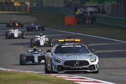 Автомобиль безопасности, Валттери Боттас, Mercedes AMG F1 W09, и другие