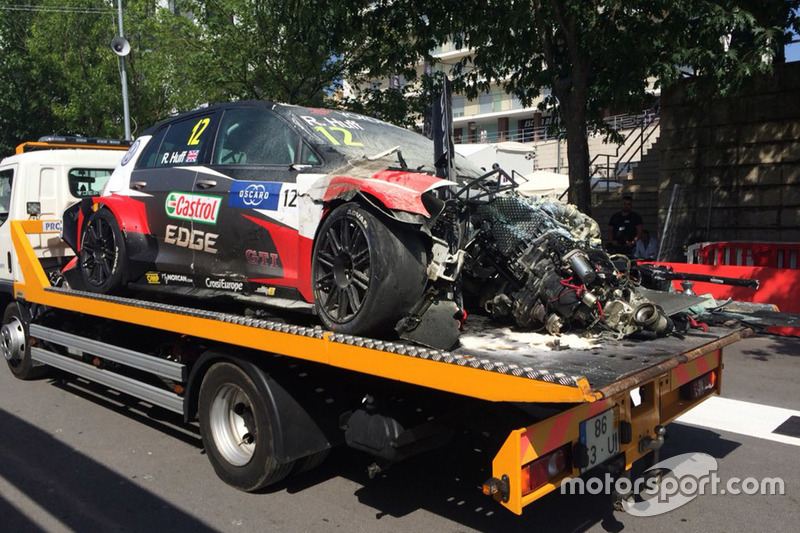 El coche de Rob Huff, Sébastien Loeb Racing Volkswagen Golf GTI TCR tras el accidente