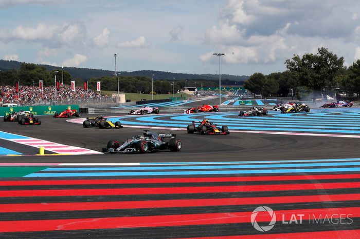 Arrancada Lewis Hamilton, Mercedes AMG F1 W09 líder