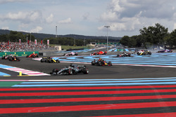 Lewis Hamilton, Mercedes AMG F1 W09 mène au départ