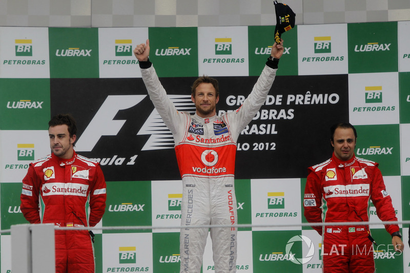 Podium : le second Fernando Alonso, Ferrari, le vainqueur Jenson Button, McLaren, le troisième Felipe Massa, Ferrari