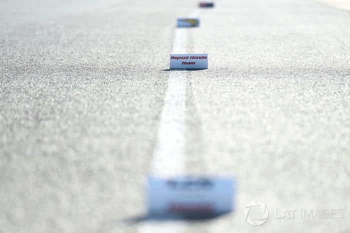 Marcas en pit lane para cambio de moto