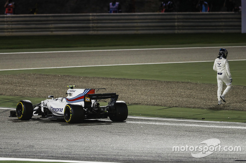 Lance Stroll, Williams FW40, climbs out of his car and walks away after a collision with Carlos Sainz Jr., Toro Rosso