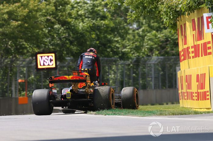 Max Verstappen, Red Bull Racing RB13 se retira de la carrera