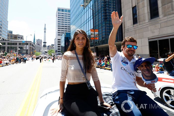 Fernando Alonso, Andretti Autosport Honda, con su novia, Linda Morselli