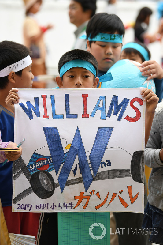 Williams fan and banner
