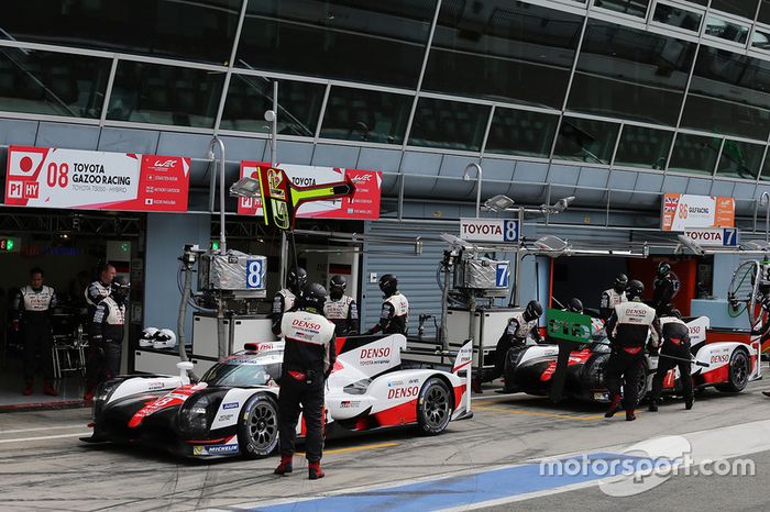#8 Toyota Gazoo Racing Toyota TS050 Hybrid: Anthony Davidson, Nicolas Lapierre, Kazuki Nakajima, #7 Toyota Gazoo Racing Toyota TS050 Hybrid: Mike Conway, Kamui Kobayashi, Yuji Kunimoto