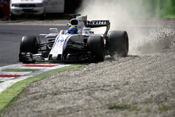 Felipe Massa, Williams FW40 sort large dans le gravier