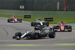 Льюіс Хемілтон, Mercedes AMG F1 W08, Себастьян Феттель, Ferrari SF70H, Валттері Боттас, Mercedes AMG