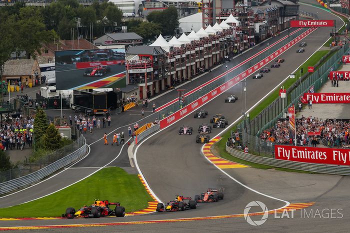 Max Verstappen, Red Bull Racing RB13 y Daniel Ricciardo, Red Bull Racing RB13
