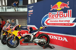 Bikes von Nicky Hayden, Honda World Superbike Team, und Stefan Bradl, Honda World Superbike Team