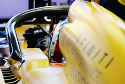 Jolyon Palmer, Renault Sport F1 Team RS16 with a Halo cockpit cover