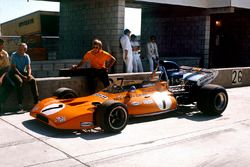 Denny Hulme, McLaren M19A, Ford