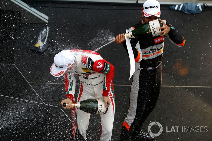 Podio de novatos: Jehan Daruvala, Carlin, Dallara F317 - Volkswagen, Mick Schumacher, Prema Powerteam, 