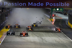 Аварія Кімі Райкконена, Ferrari SF70H, і Макса Ферстаппена, Red Bull Racing