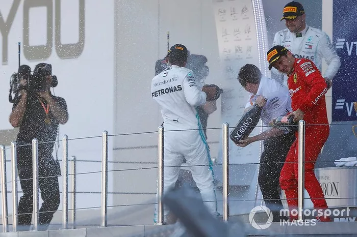 Podio: ganador de la carrera Lewis Hamilton, Mercedes AMG F1 W10, segundo lugar Valtteri Bottas, Mercedes AMG F1, y el tercer lugar Charles Leclerc, Ferrari