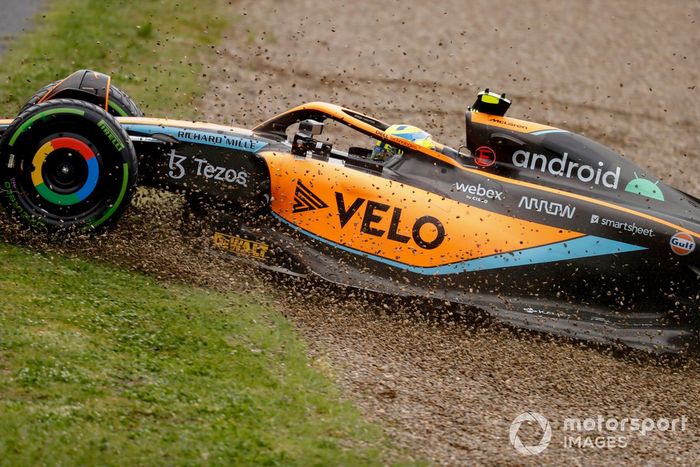 Lando Norris, McLaren MCL36, choca al final de la clasificación