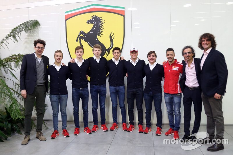 Mattia Binotto, Laurent Mekies y Marco Matassa dieron la bienvenida a los estudiantes de la Academia de pilotos de Ferrari