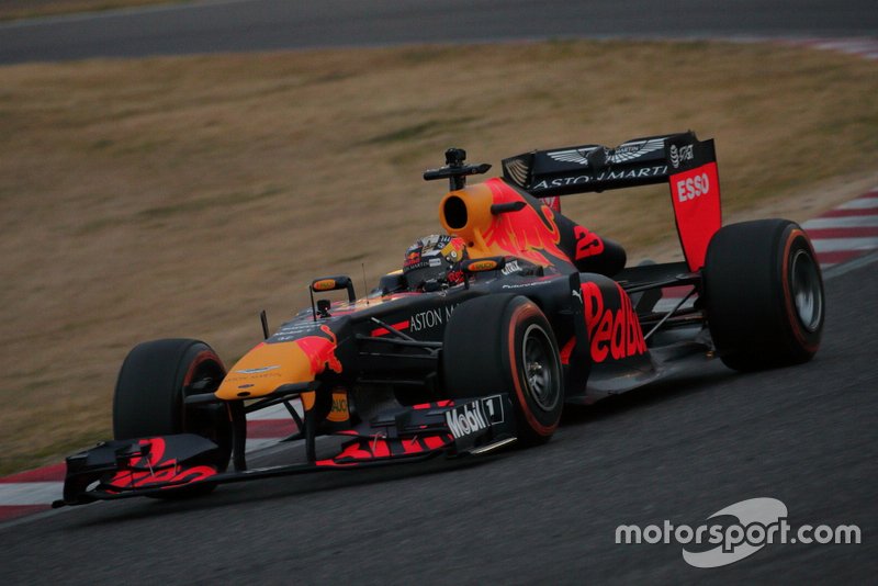 ダニエル・ティクトゥムが走らせたレッドブルのF1デモカー