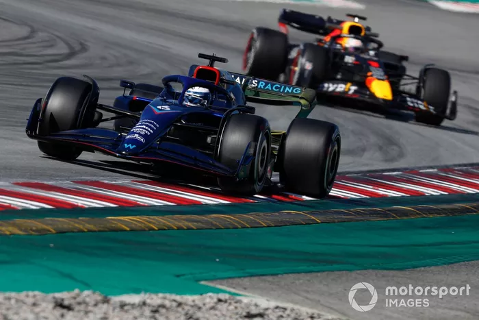 Nicholas Latifi, Williams FW44, Max Verstappen, Red Bull Racing RB18