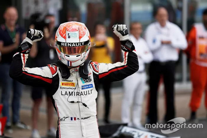 Numa temporada contundente, o jovem somou duas vitórias e um total de 11 pódios.