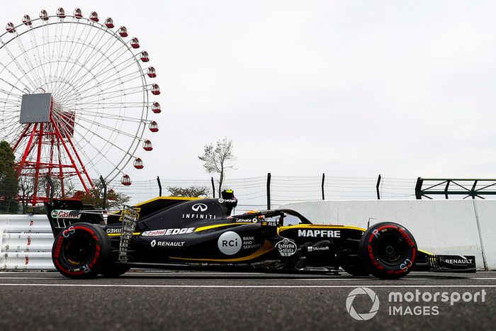 Carlos Sainz Jr., Renault Sport F1 Team R.S. 18, con equipo de pruebas