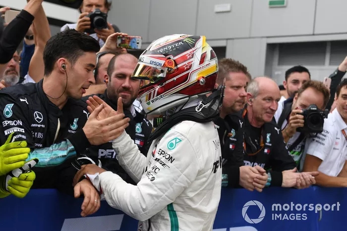 El ganador de la carrera Lewis Hamilton, Mercedes AMG F1 celebra en parc ferme