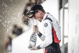 Podyum: Yarış galibi Kevin Ceccon, Team Mulsanne Alfa Romeo Giulietta TCR