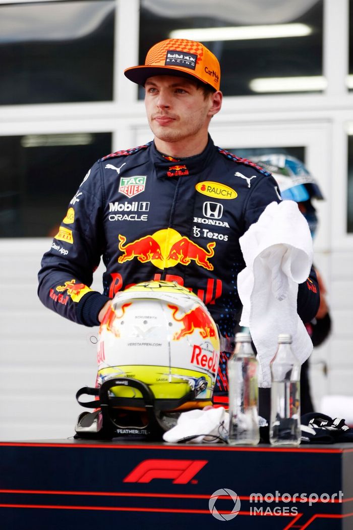 Ganador Max Verstappen, Red Bull Racing, en Parc Ferme