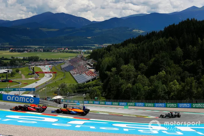 Sergio Pérez, Red Bull Racing RB16B, Lando Norris, McLaren MCL35M, Valtteri Bottas, Mercedes W12