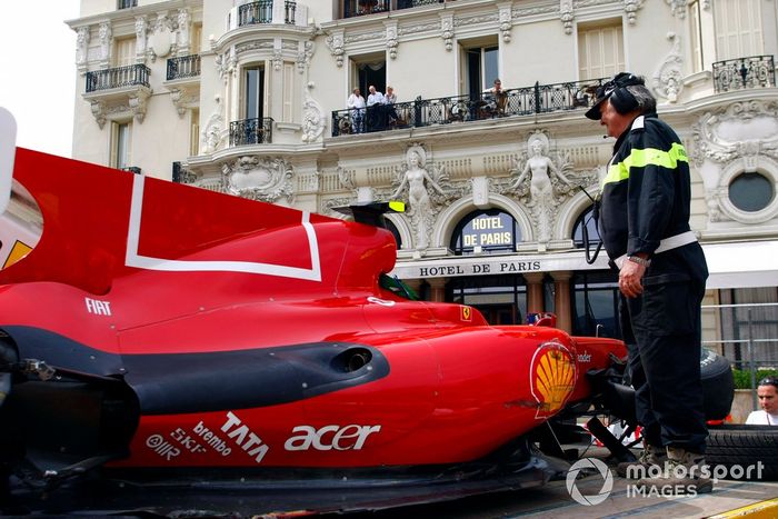 El coche de Fernando Alonso, Ferrari F10 tras su accidente en Mónaco 2010