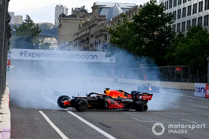 Max Verstappen, Red Bull Racing retiring after a tyre faliure 