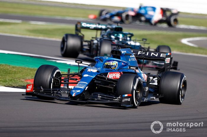 Fernando Alonso, Alpine A521, Lance Stroll, Aston Martin AMR21