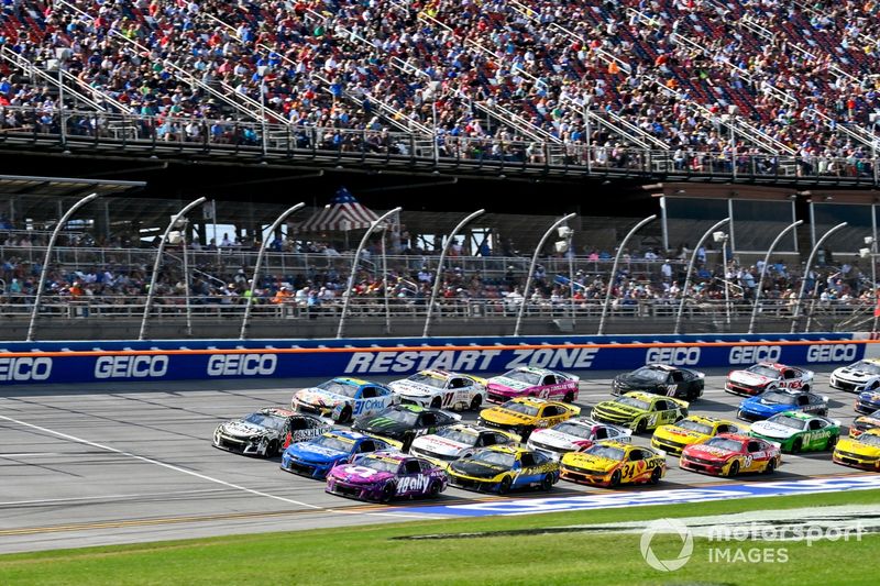 Alex Bowman, Hendrick Motorsports, Ally Chevrolet Camaro, Kyle Larson, Hendrick Motorsports, HendrickCars.com Chevrolet Camaro, Ross Chastain, Trackhouse Racing, Busch Light Camo Chevrolet Camaro