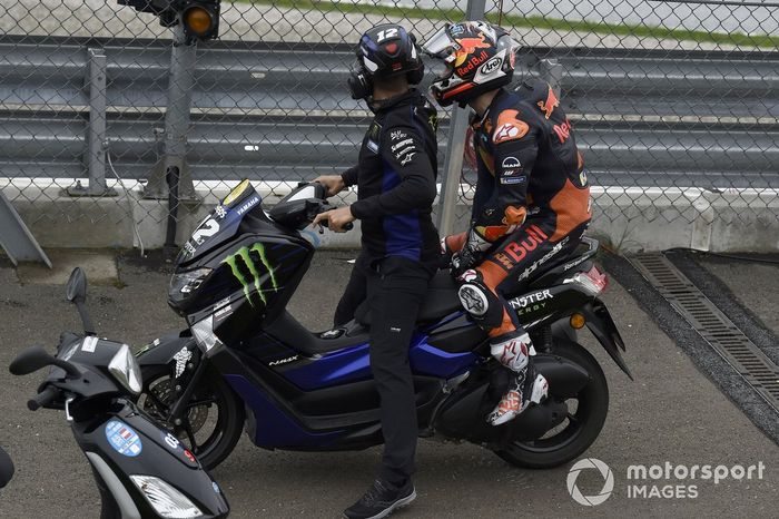 Dani Pedrosa, Red Bull KTM Factory Racing, después de su caída