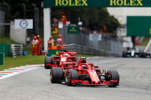 Kimi Raikkonen, Ferrari SF71H, y Sebastian Vettel, Ferrari SF71H 