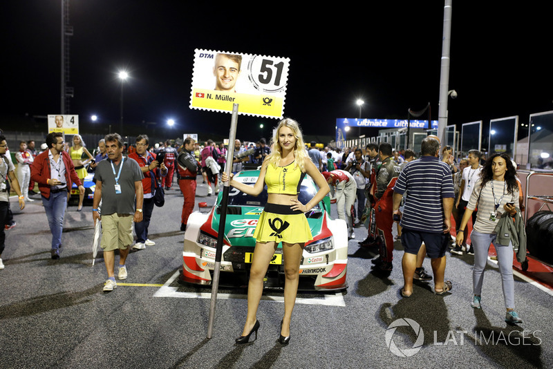 La grid girl di Nico Müller, Audi Sport Team Abt Sportsline