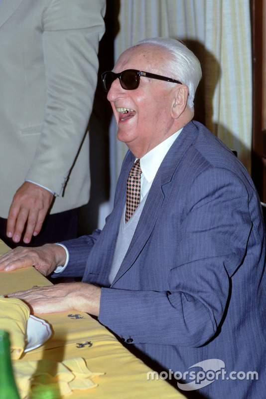 Maranello 1986, Enzo Ferrari durante una reunión con periodistas