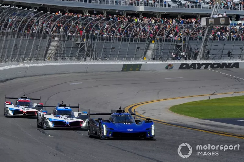 #02 Cadillac Chip Ganassi Racing Cadillac V-LMDh: Earl Bamber, Alex Lynn, Richard Westbrook, #25 BMW Team RLL BMW M Hybrid V8: Connor De Phillippi, Nick Yelloly, Sheldon van der Linde, Colton Herta