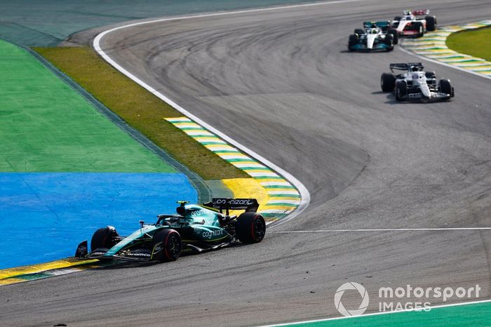 Sebastian Vettel, Aston Martin AMR22, Pierre Gasly, AlphaTauri AT03, Lewis Hamilton, Mercedes W13