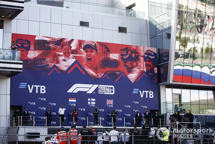 Podio: ganador de la carrera Valtteri Bottas, Mercedes-AMG F1, tercer lugar Lewis Hamilton, Mercedes-AMG F1