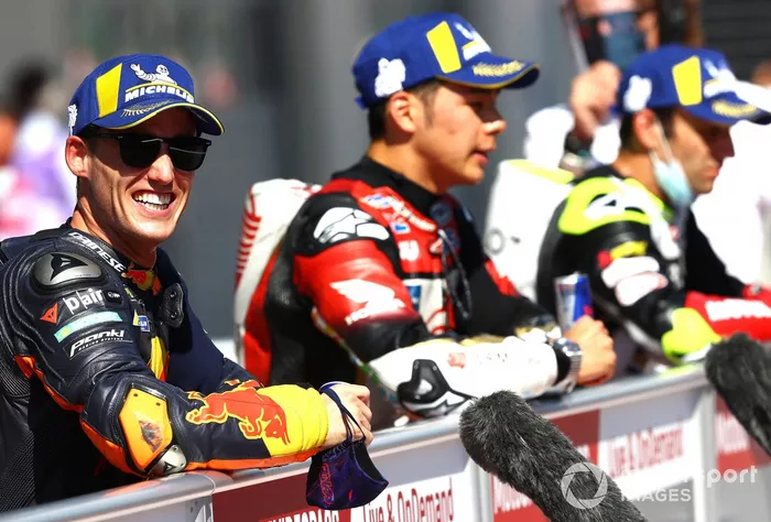 Ganador de la pole Pol Espargaró, Red Bull KTM Factory Racing
