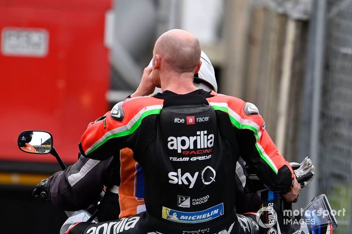 Bradley Smith, Aprilia Racing Team Gresini, después de la caída