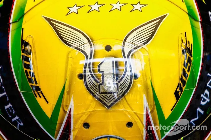 Capacete anterior de Lewis Hamilton, Mercedes AMG F1