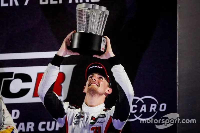 Podio: Kevin Ceccon, Team Mulsanne Alfa Romeo Giulietta TCR