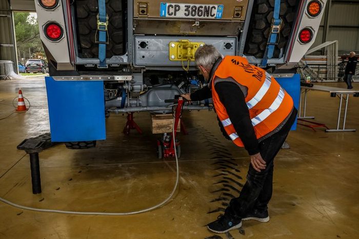 Verificaciones en Paul Ricard antes del embarque del Dakar 2020