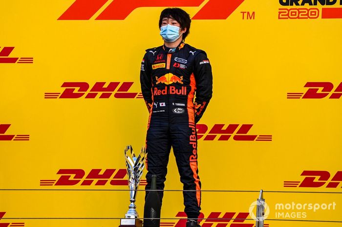 Podio: ganador de la carrera Yuki Tsunoda, Carlin