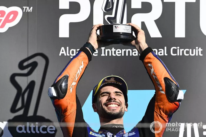 Ganador de la carrera Miguel Oliveira, Red Bull KTM Tech 3